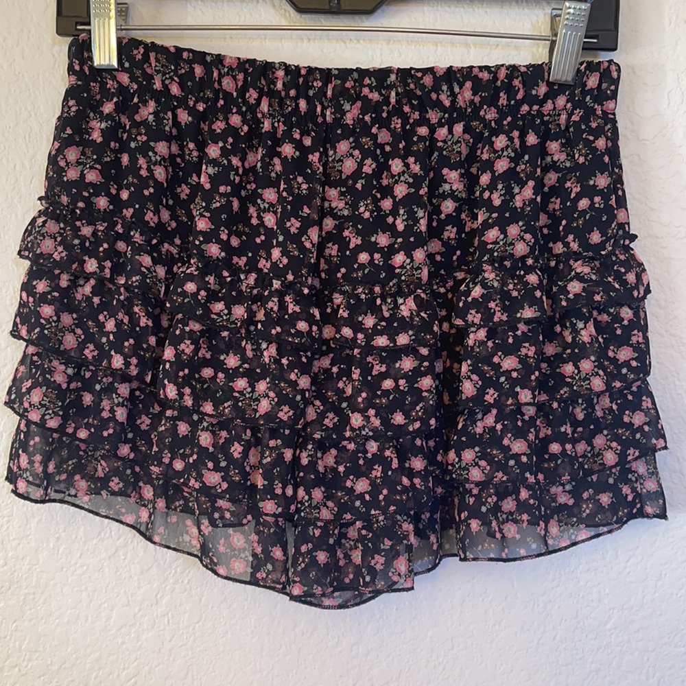 Forever 21 brand. Youth size 11/12. floral ruffled dress shorts. - Picture 3 of 4